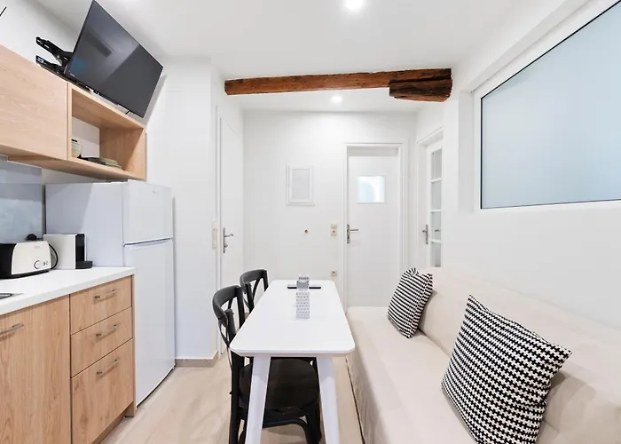 Ziv Boutique Town Square Iii