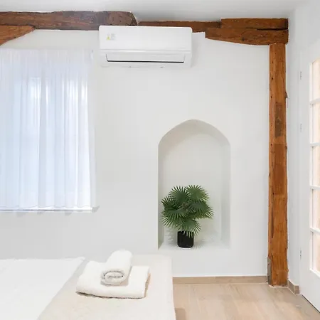 Ziv Boutique Apartments Town Square III *