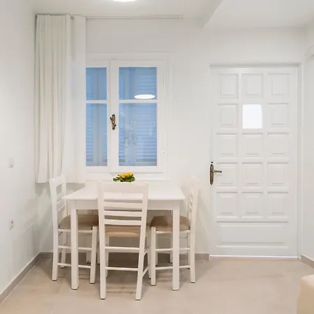 Ziv Boutique Apartments Town Square III