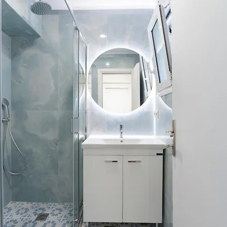 Ziv Boutique Apartments Town Square III